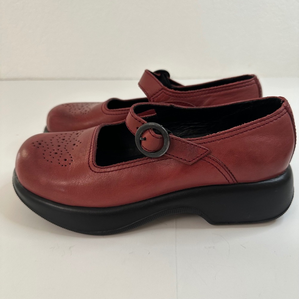 Dansko Mary Jane Chunky Platform Rounded Toe Shoes Red Leather Perforated Buckle - Picture 14 of 15